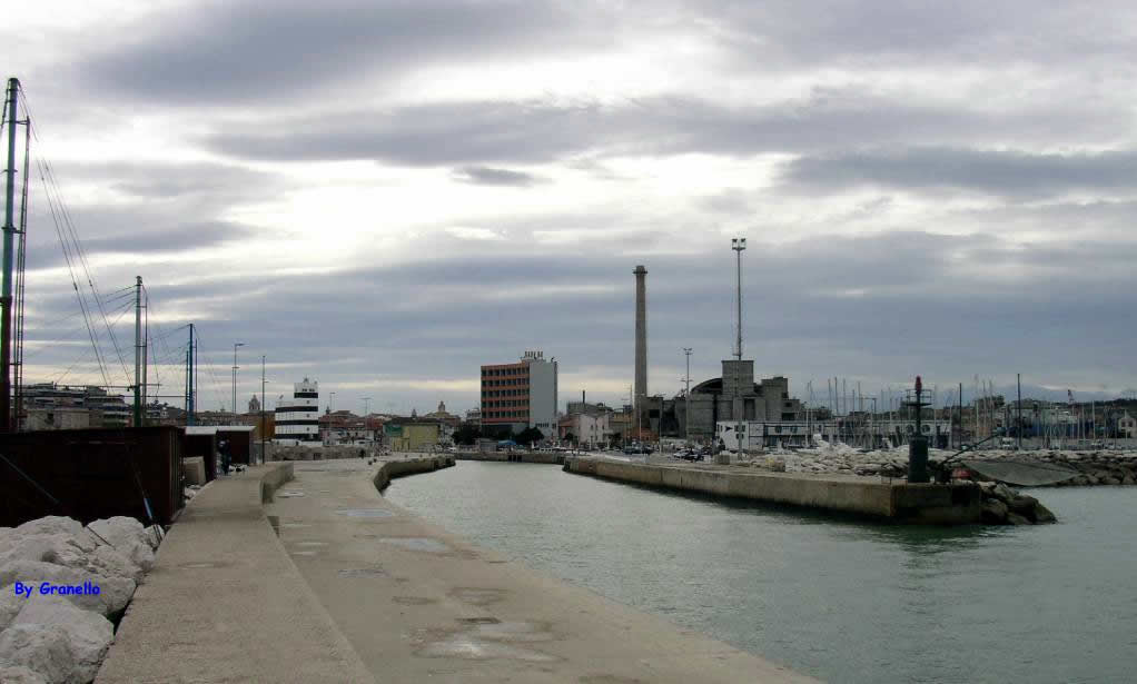Inbocco del porto canale